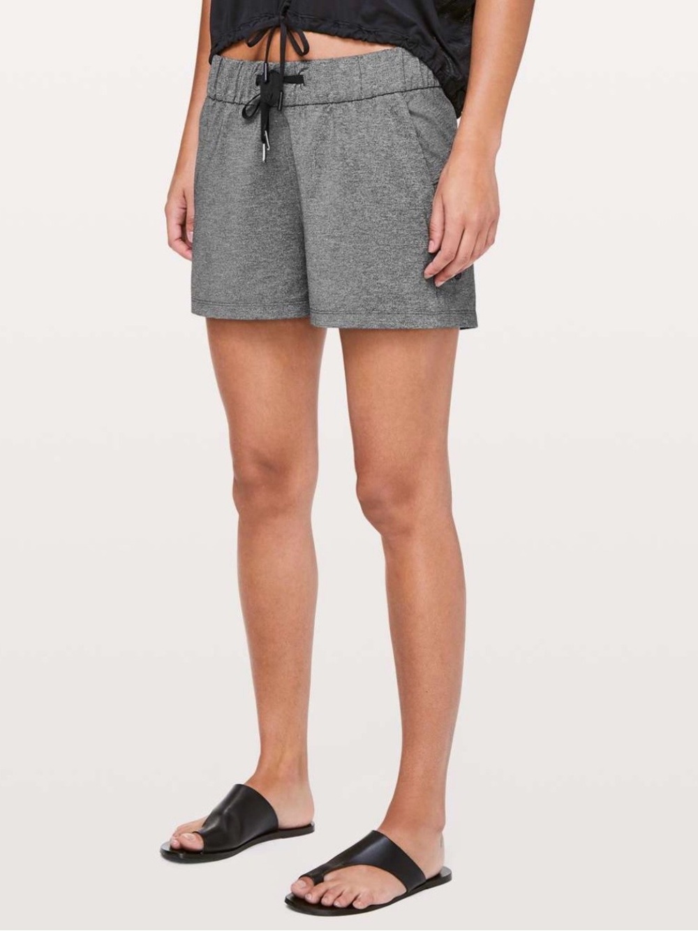 NWT Lululemon on the fly shorts - Size 2